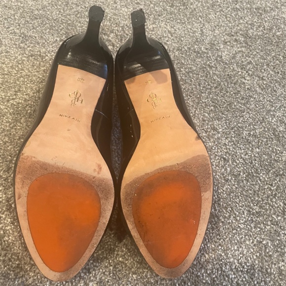 COLE HAAN Patent black pumps like new - Picture 4 of 5